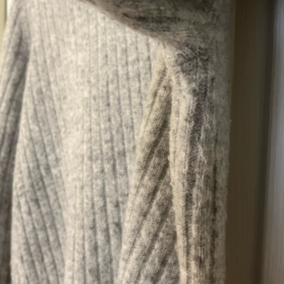 Uniqlo Gray Mock neck Sweater - Picture 4 of 9